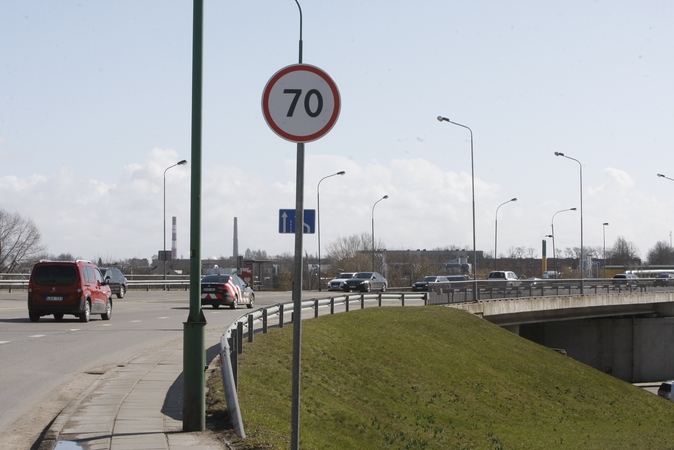 Painiava: greičio ribos kaitaliojimas Mokyklos gatvėje vėl atnešė sumaištį – ne vienas miestietis buvo nubaustas už 50 km/val. greičio viršijimą.