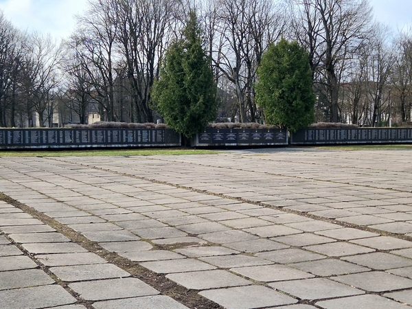 Laukimas: mažai tikėtina, kad karių kapinėse šiemet prasidėtų planuojami pokyčiai.