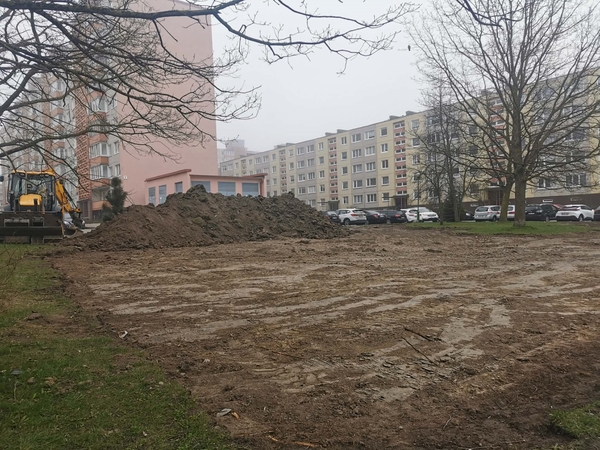 Pokyčiai: Klaipėdoje plečiamos daugiabučių kiemų aikštelės – darbai jau sparčiai vyksta Ievos Simonaitytės gatvėje.