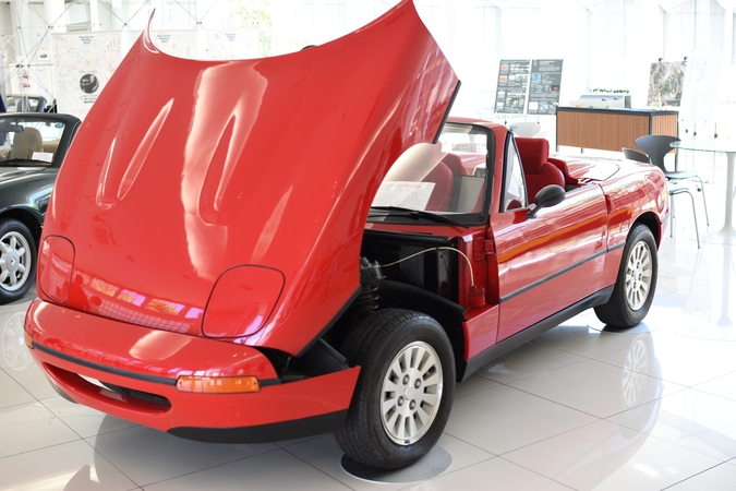 Pirmtakė: „Mazda MX-5“ istorija prasidėjo nuo originaliosios „Mazda V705“.