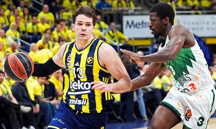 Varžovai: T. Biberovičius (kairėje) pataikė 6/8 tritaškių, S. Francisco išprovokavo septynias „Fenerbahce“ žaidėjų pražangas.