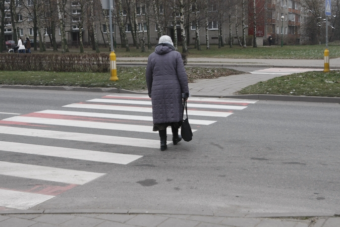 Nelaimė Klaipėdoje: partrenkta per pėsčiųjų perėją ėjusi moteris