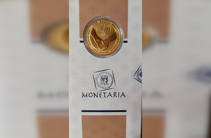 Rezultatas: už esą padovanotą proginį medalį senjorei teko susimokėti.