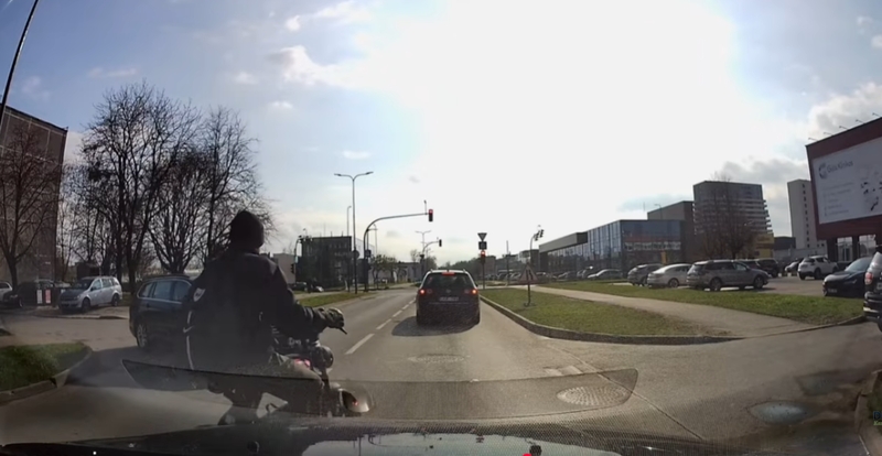 Partizanų gatvėje pavojingai manevravo elektriniu dviračiu važiavęs vyras