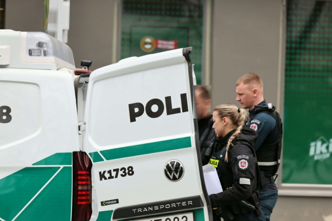 Policijos sujudimas Laisvės alėjoje – Kauno savivaldybės prieigose sulaikytas jaunas vyras