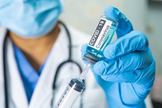 Lenkijai ir Rumunijai liepta sumokėti beveik 2 mlrd. eurų „Pfizer“ už COVID-19 vakcinas