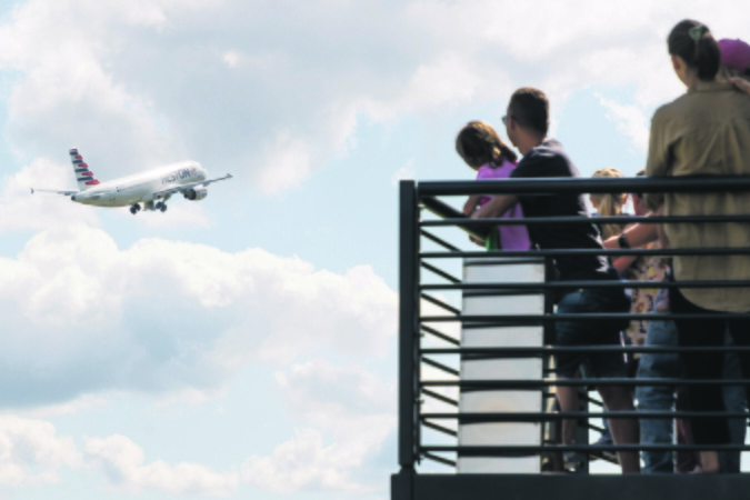 Stabilumas: nepaisydami kylančių aviacinių degalų kainų, lietuviai toliau aktyviai perka keliones.