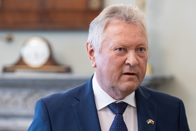 Glaustai: Starkevičius prisipažino paėmęs kyšį, paskelbti gimnazijų ir aukštųjų mokyklų reitingai