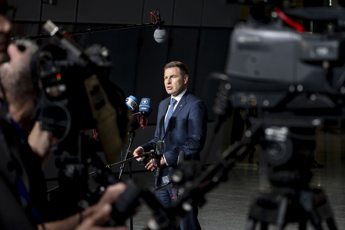 Ministras: JAV laikinai stabdo amunicijos tiekimą Estijai