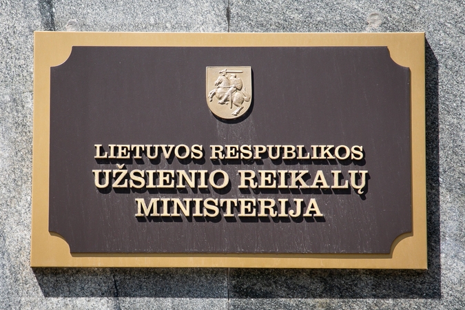 Rusijos URM pareiškė griežtą protestą dėl sprendimo Šiauliuose iškelti sovietų karių palaikus