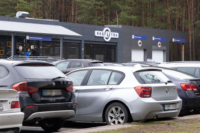 Demaskavo: „Regitros“ darbuotojai nelegaliai įregistruodavo automobilius