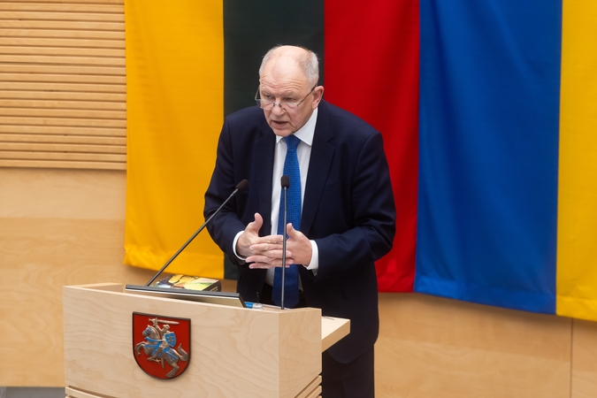 Andriukaitis ragina LRT nutraukti sutartį su vidurinį pirštą per protestą parodžiusia Miliūte