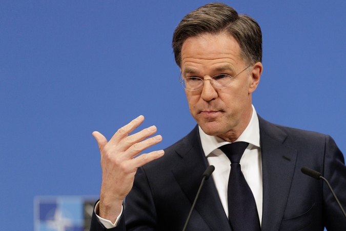 ES ir NATO vadovai ragina didinti ginklų gamybą Europoje