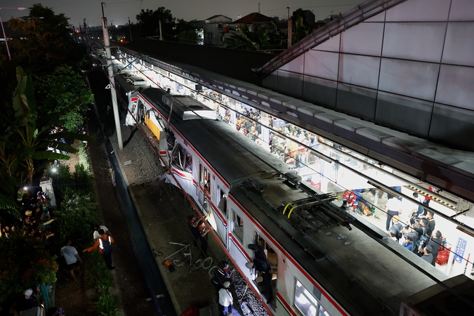 Indonezijoje per traukinių susidūrimą žuvo keturi žmonės
