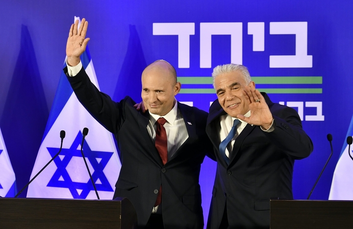 Du buvę Izraelio premjerai rinkimuose vienijasi prieš Netanyahu