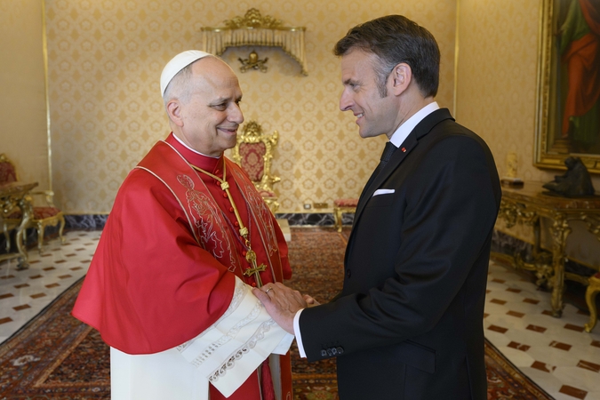 Emmanuelis Macronas su popiežiumi Leonu XIV aptarė karą, taiką ir krepšinį
