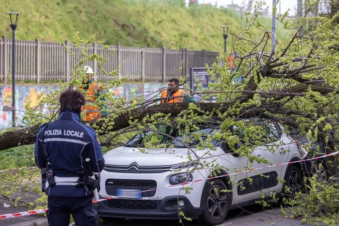 Stiprūs vėjai Italijoje nusinešė dviejų žmonių gyvybes