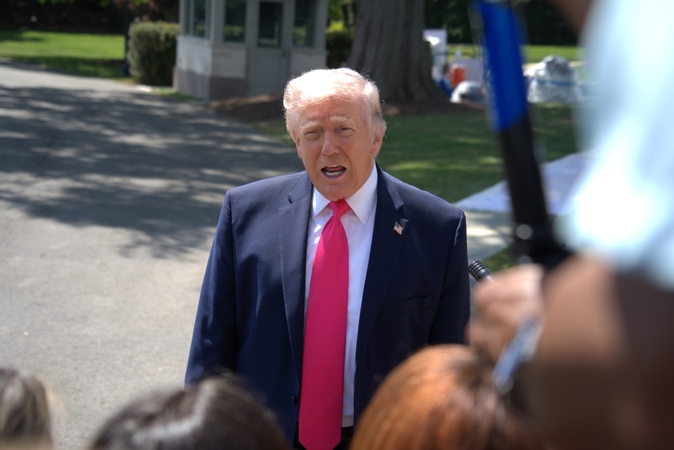 Donaldas Trumpas: JAV padeda Iranui išminuoti Hormuzo sąsiaurį