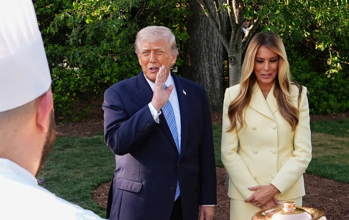Atgimė sąmokslo teorija apie inscenizuotą pasikėsinimą į Trumpą