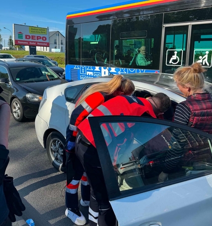 Klaipėdoje į avariją pateko trys automobiliai: į ligoninę išvežta šešiolikmetė