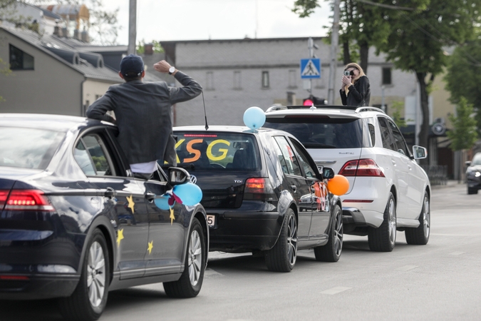 Lietuvoje prasideda Paskutinio skambučio šventė: mokyklas baigia apie 22 tūkst. abiturientų