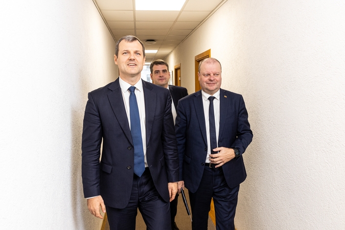 Terminai: dažniausiai kompromituojamoji informacija ima sproginėti likus pusmečiui iki rinkimų. Tačiau tyrimai rodo, kad, norint pakeisti nuomonę, reikia žymiai daugiau laiko. Tad dabar kilę skandalai į juos patekusių karjerai gali būti pavojingi.