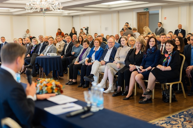 Apklausa: socdemų rinkėjai – skilę dėl „Nemuno aušros“ ateities koalicijoje