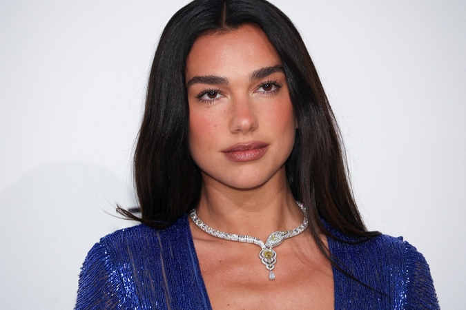 Dua Lipa padavė JAV į teismą „Samsung“ dėl jos atvaizdo naudojimo ant televizoriaus dėžės