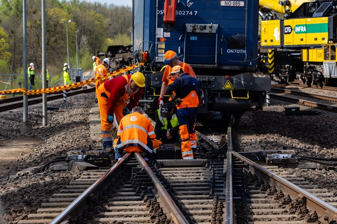 Traukinių avarijų aplinkybės – vyriausybinėje Nacionalinio saugumo komisijoje