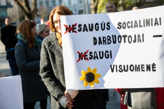 Vyriausybė – už leidimą socialiniams darbuotojams daryti vaizdo bei garso įrašus darbo metu