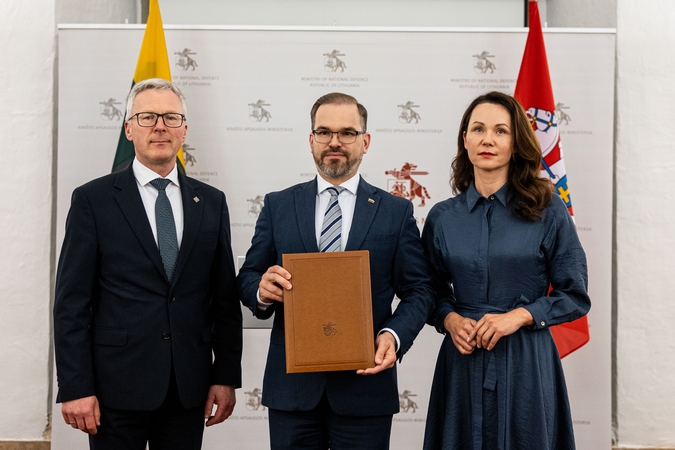 KAM pasirašė susitarimus dėl poligonų infrastruktūros plėtros Lazdijų ir Jurbarko rajonuose