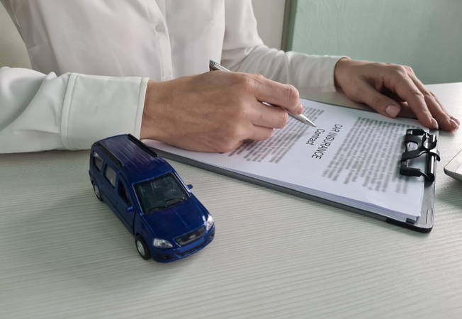 Donaldas Trumpas teigia didinantis JAV muitus ES automobiliams ir sunkvežimiams