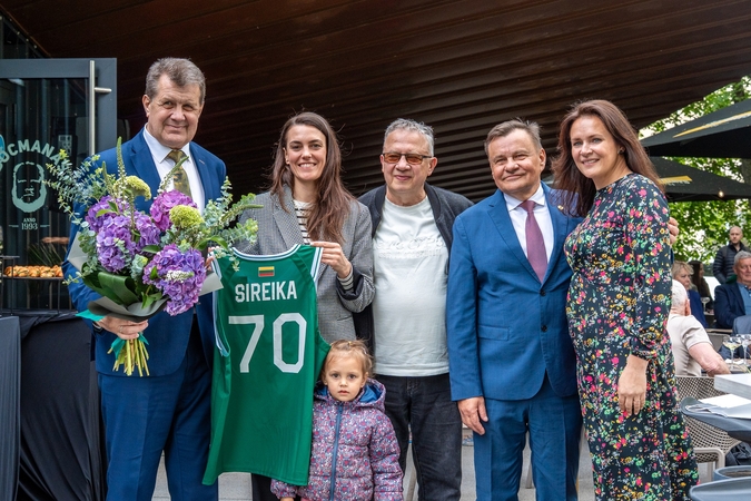 Europos čempionų pagerbimo renginyje įamžino ir krepšinio legendas