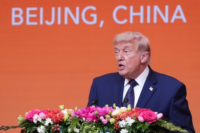 Donaldas Trumpas skelbia, kad Kinija užsisakys 200 orlaivių „Boeing“ 