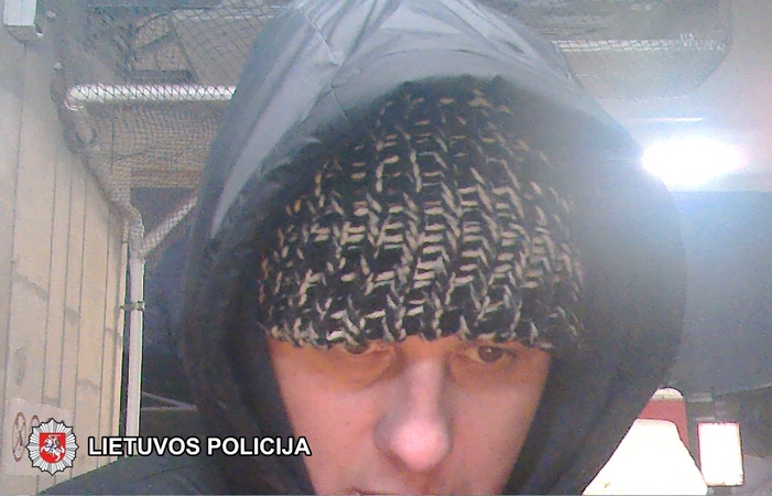 Sostinės policija tiria vagystę ir aiškinasi, kas neteisėtai pasinaudojo banko kortele