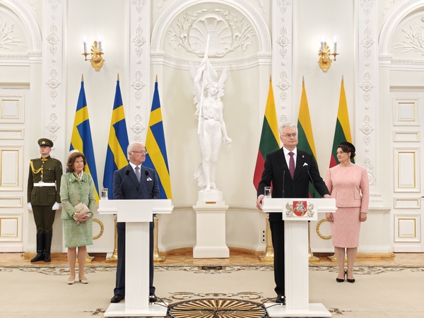 Švedijos karalių priėmęs prezidentas: Lietuva suinteresuota bendradarbiauti gynybos srityje
