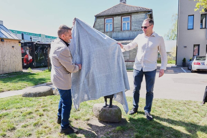 Siurprizas Utenos gatvėje: skulptūra skatina būti geranoriškiems