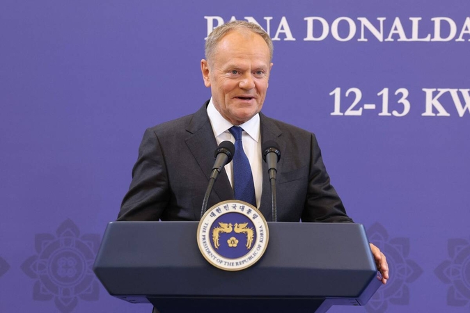 Lenkija iki birželio vidurio pratęsia mokesčių nuolaidą degalams