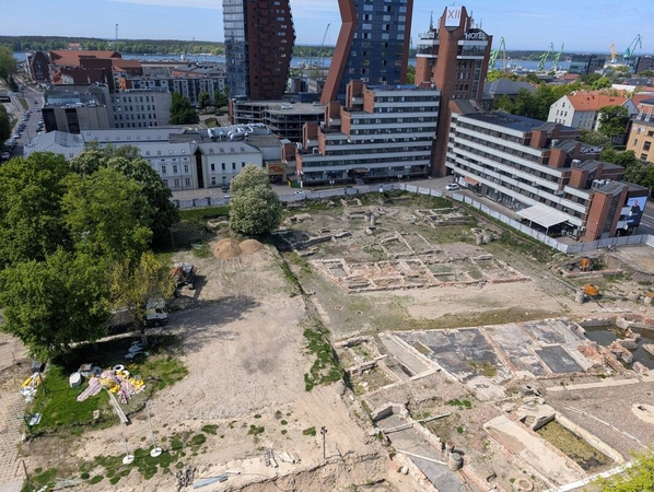 Dėl rastų sprogmenų įstrigusi Klaipėdos Atgimimo aikštės rekonstrukcija atnaujinama