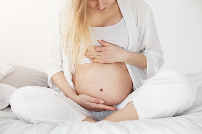 Kaip įmanoma nepastebėti nėštumo? Akušerė pateikė paaiškinimą