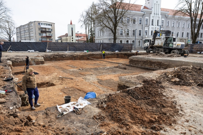 Šiauliuose baigti archeologiniai tyrimai iškeliant sovietų karių palaikus, vietoj jų bus takas