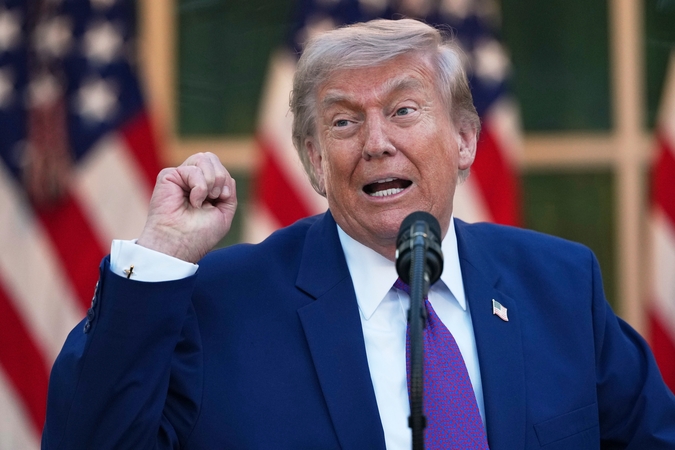 Trumpas paskelbė apie derybas su „žlugusia“ Kuba