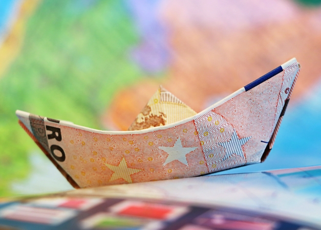 Stiprėjant lūkesčiams dėl ECB palūkanų didinimo, euro kursas kopia aukštyn