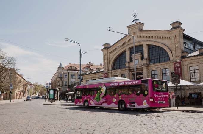 Vilnius nusidažė rožine spalva: dėl šaltibarščių festivalio bus eismo ribojimų