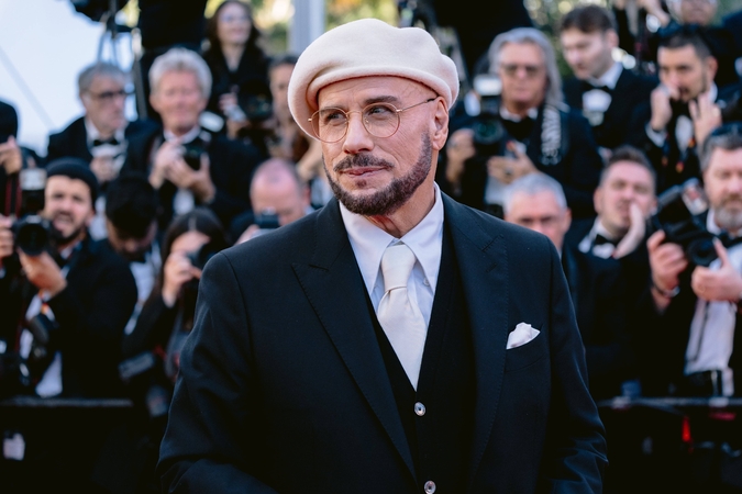 Johnui Travoltai Kanų kino festivalyje įteiktas apdovanojimas už viso gyvenimo nuopelnus