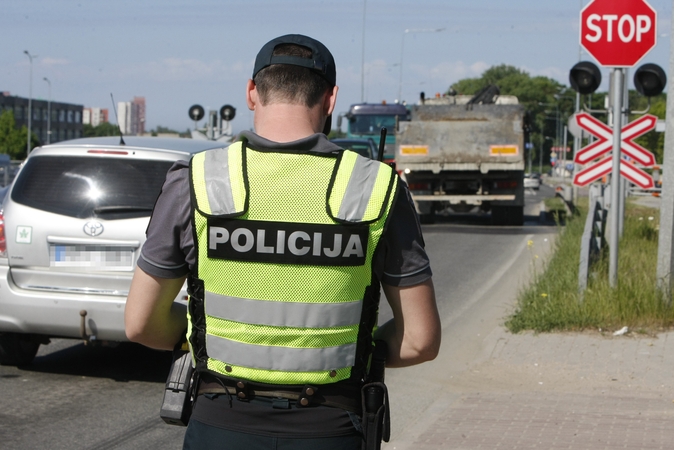 Griežtai: skirtingai, nei daug kas mano, važiavimo per geležinkelio pervažą taisyklių pažeidimas nėra techninis formalumas.