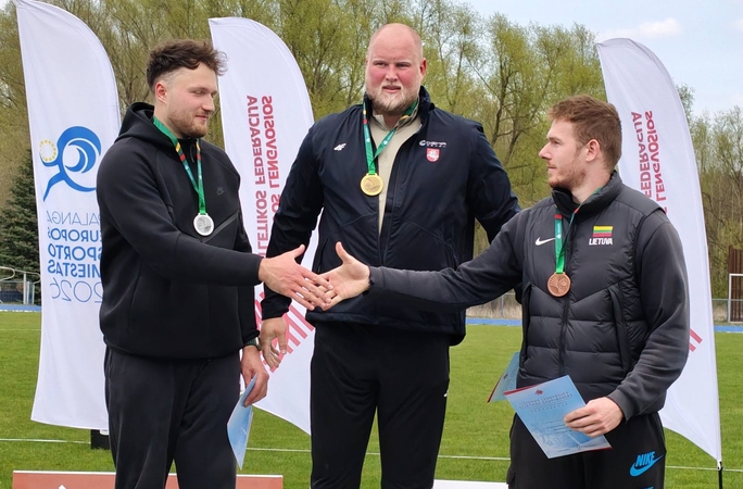 Galiūnai: su olimpiečiais (iš kairės) M. Alekna ir A. Gudžiumi sėkmingai varžėsi deflimpiados vicečempionas M. Paurys.