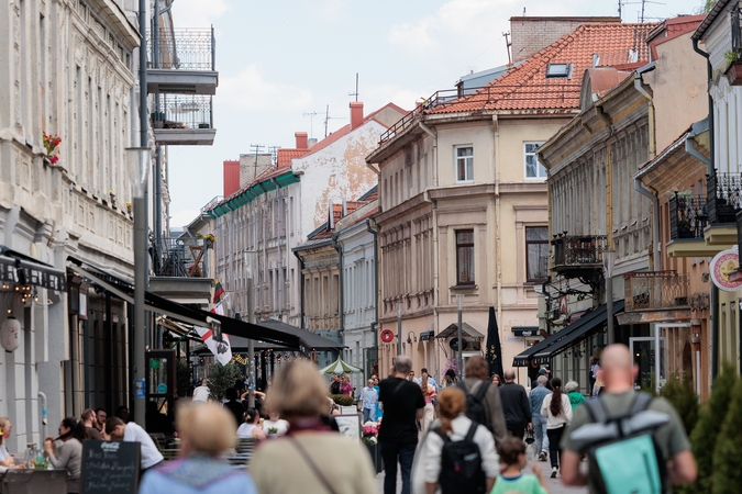 Srautai: pastebima, kad Senamiestyje daugėja žmonių.