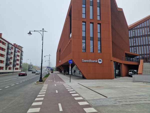 Naujiena: banko reklama matoma tik klaipėdiečiams, atvažiuojantiems nuo šiaurinės miesto pusės.