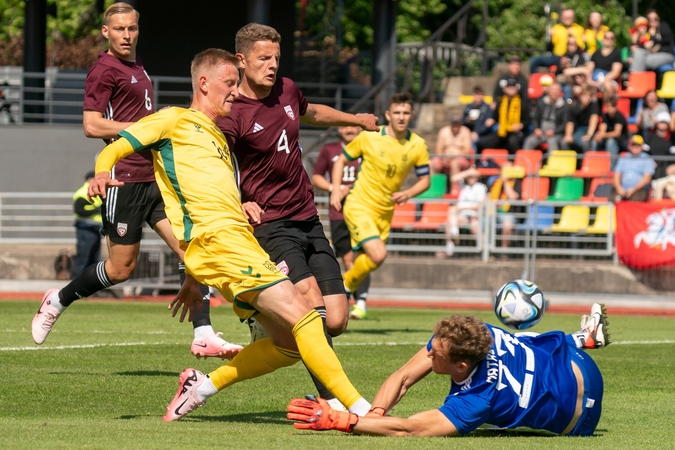 Istorija: 2024-aisiais Liepojoje, Baltijos taurės turnyro pusfinalyje, lietuviai (geltonos spalvos apranga) įveikė latvius 2:0.